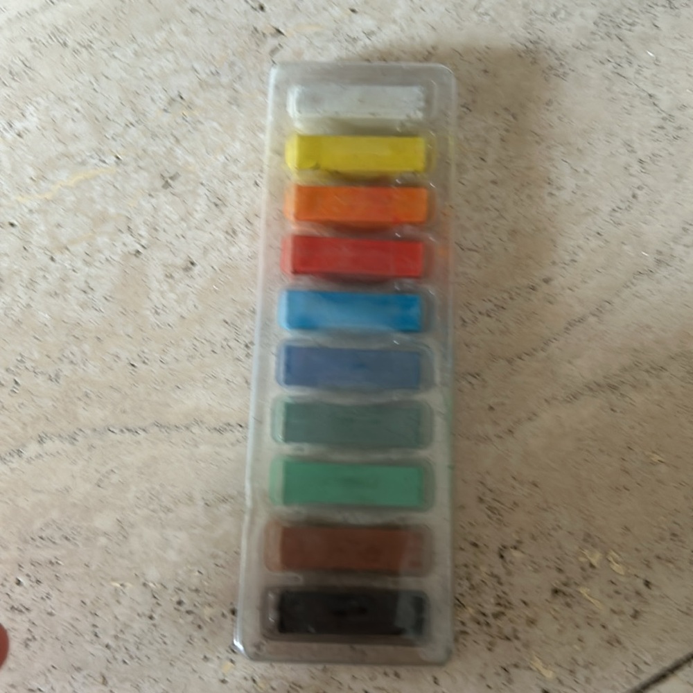 Crayons - Picture 2 of 5